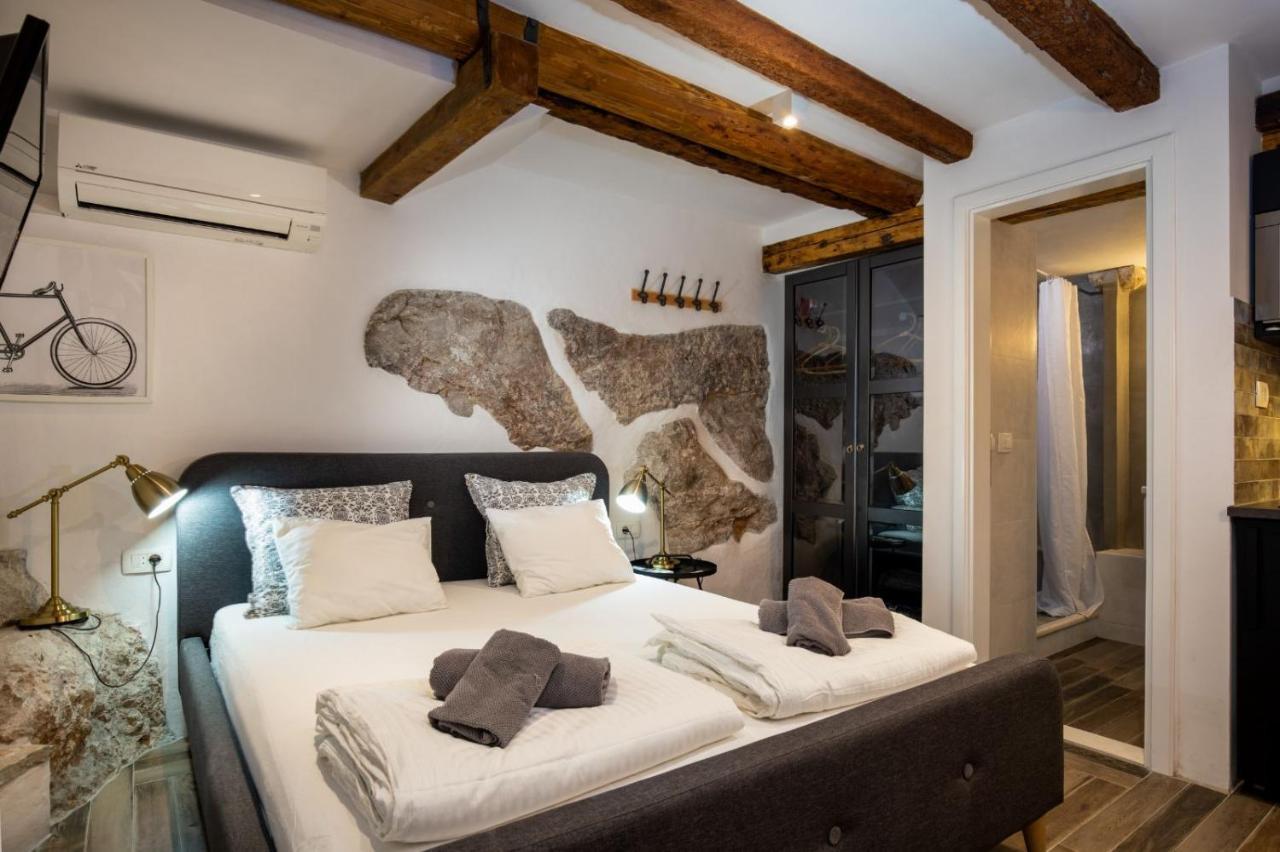 Private Accommodion Linda *