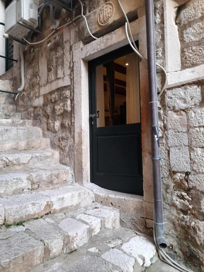 Private Accommodion Linda Apartment *