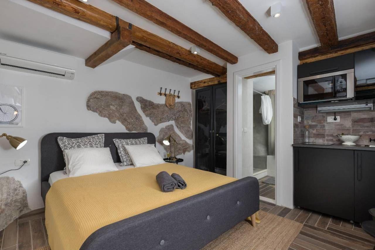 Private Accommodion Linda Apartment *