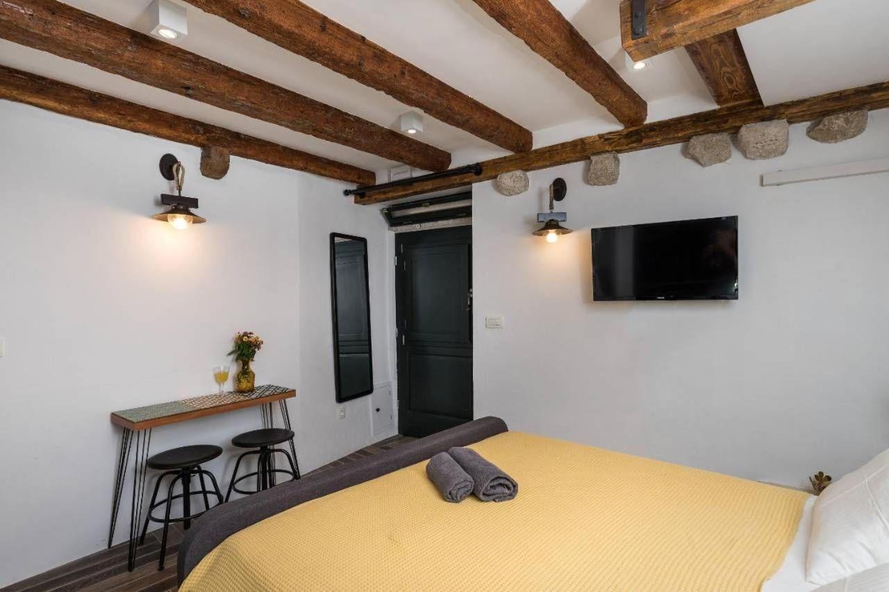 Private Accommodion Linda *